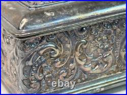 19th Century Meriden Wilcox Gilt Silver Plate Humidor with Bronze Hunting Dogs 19th Century Meriden Wilcox Gilt Silver Plate Humidor with Bronze Hunting Dogs