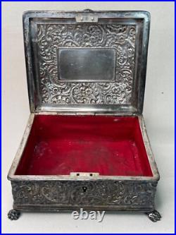 19th Century Meriden Wilcox Gilt Silver Plate Humidor with Bronze Hunting Dogs 19th Century Meriden Wilcox Gilt Silver Plate Humidor with Bronze Hunting Dogs