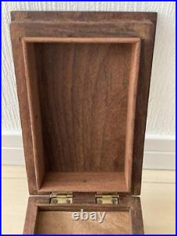 ANTIQUE HUMIDOR Wooden cigarette case with beautiful delicate carvings