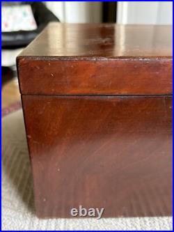 Antique Mahogany Humidor 7.5x10.5x6.25