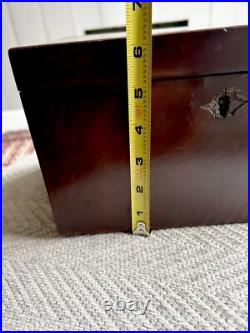 Antique Mahogany Humidor 7.5x10.5x6.25