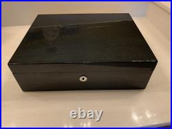 Black lacquer Lockable humidor Black lacquer Lockable humidor