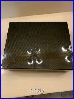 Black lacquer Lockable humidor Black lacquer Lockable humidor