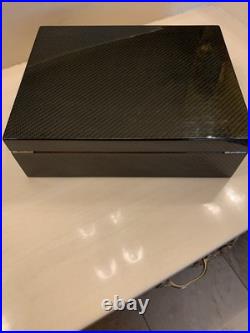 Black lacquer Lockable humidor Black lacquer Lockable humidor