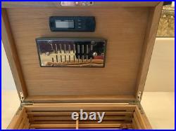 Black lacquer Lockable humidor Black lacquer Lockable humidor