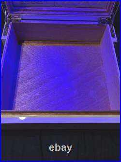 CAO Vision Cigar Box Humidor Blue LED Lighting White Piano Gloss Finish MINT CAO Vision Cigar Box Humidor Blue LED Lighting White Piano Gloss Finish MINT