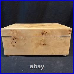 CUERVO Y SOBRINOS Rare Luxury Bird's Eye Maple Wood Humidor Box