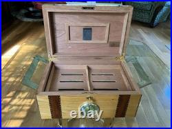 Cigar humidor