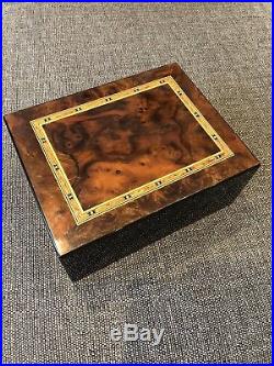Cigar humidor with accessories