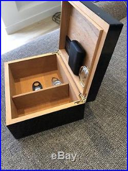 Cigar humidor with accessories