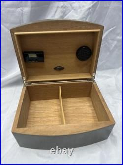 Comoy's Of London Cigar Humidor Carbon Fiber Pattern With Digital Thermo Meter