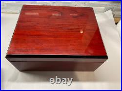 Conoscere Wood Humidor With Spanish Cedar Lining