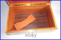 DAVIDOFF Large Lacquered Wood Cigar Humidor (62750) DAVIDOFF Large Lacquered Wood Cigar Humidor (62750)
