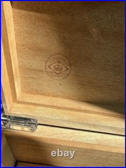 Diamond Crown Humidor St. James Series with Matching Ash Tray Diamond Crown Humidor St. James Series with Matching Ash Tray
