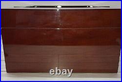 Fashioned Lacquered Walnut Wood Cedar Lined Cigar Humidor Holds 60