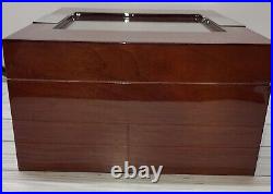 Fashioned Lacquered Walnut Wood Cedar Lined Cigar Humidor Holds 60