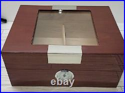 Fashioned Lacquered Walnut Wood Cedar Lined Cigar Humidor Holds 60