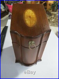 Gorgeous Wood Cigar Humidor In Excellent Condition