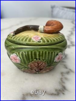 Majolica ceramic tobacco humidor with pipe lid