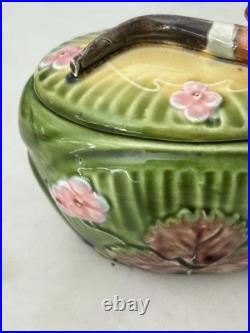 Majolica ceramic tobacco humidor with pipe lid