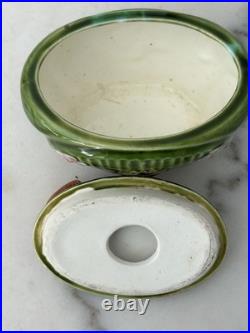 Majolica ceramic tobacco humidor with pipe lid
