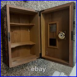 Man O War Large Humidor Spartan Battle Scene Laqured Wood Finish 100 Capacity