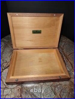 Mastro de Paga Travel Humidor Measures 10.5 L X 8 W X 2 H