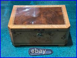 Quality Importers Desktop High Gloss Walnut Cigar Humidor, The Cambria withcutter Quality Importers Desktop High Gloss Walnut Cigar Humidor, The Cambria withcutter