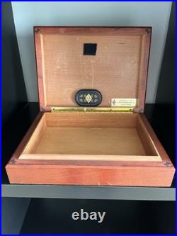 Quality Importers Glass Top Humidor, Cherry