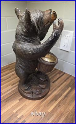Standing Black Forest Bear Humidor with Ashtray Swiss Woodcarving Standing Black Forest Bear Humidor with Ashtray Swiss Woodcarving