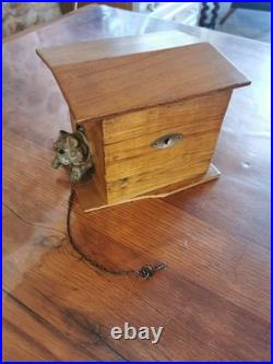 Superb cigar box, humidor, dog niche. Fab Française circa 1880