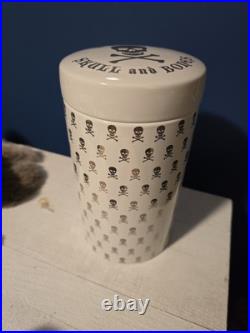 Viaje Skull & Bones White & Silver Ceramic Humidor Ten Ton Tess