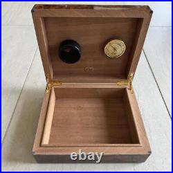 Vintage Elegant Club Wooden Cigar Humidor with Hygrometer Vintage Elegant Club Wooden Cigar Humidor with Hygrometer