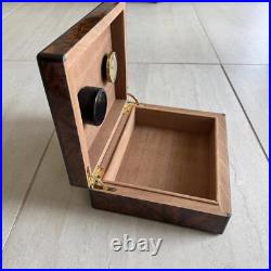 Vintage Elegant Club Wooden Cigar Humidor with Hygrometer Vintage Elegant Club Wooden Cigar Humidor with Hygrometer