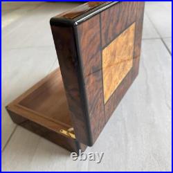 Vintage Elegant Club Wooden Cigar Humidor with Hygrometer Vintage Elegant Club Wooden Cigar Humidor with Hygrometer