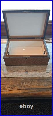Vtg. Quartersawn Tiger Oak Wood Humidor Arts & Crafts Style Milk Glass Interior